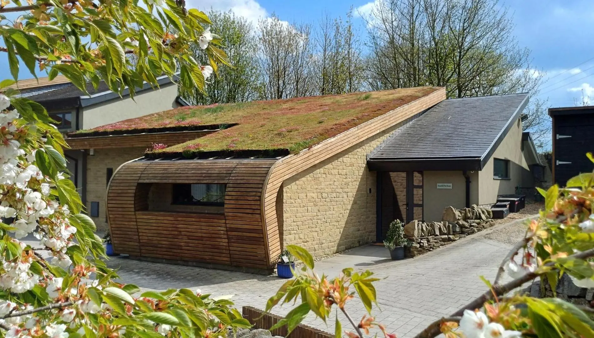 Villa 3 Bed In Holmfirth 94342 Thurlstone