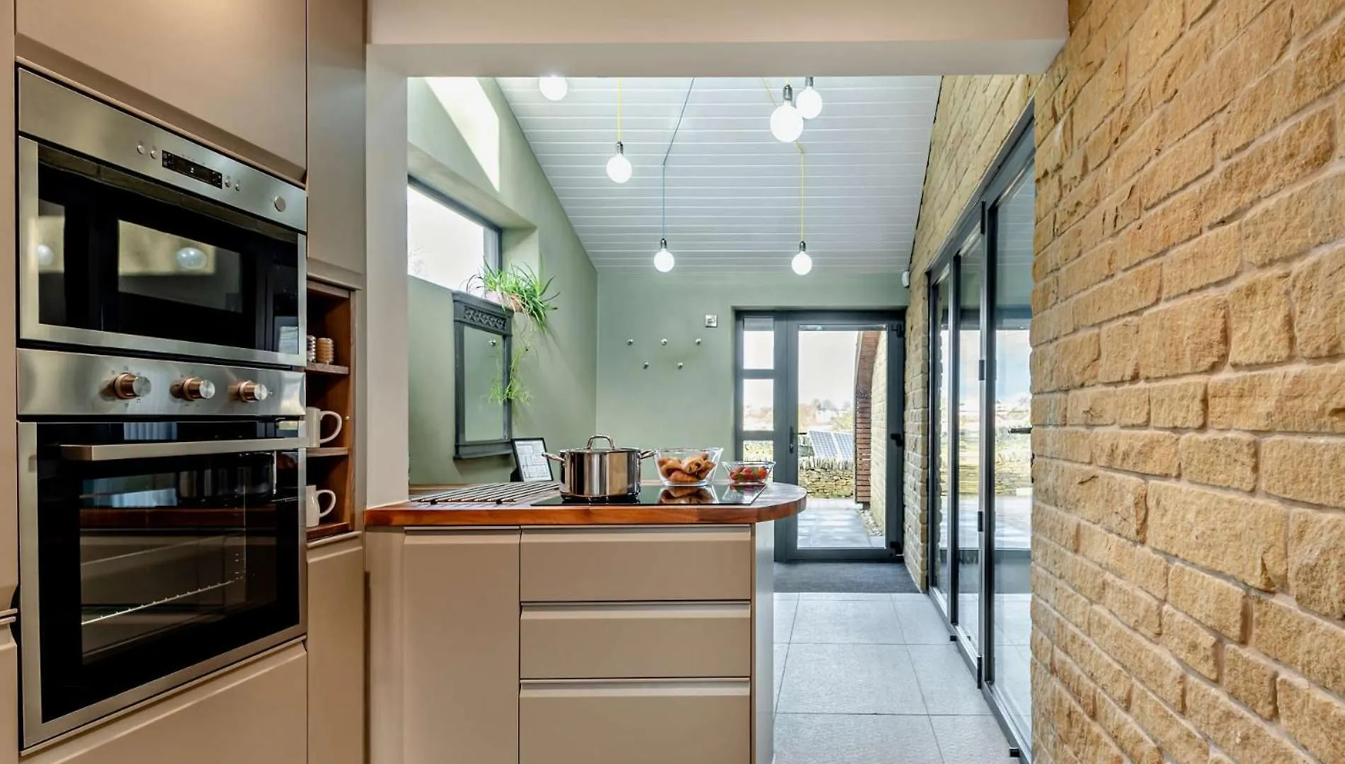Villa 3 Bed In Holmfirth 94342 Thurlstone